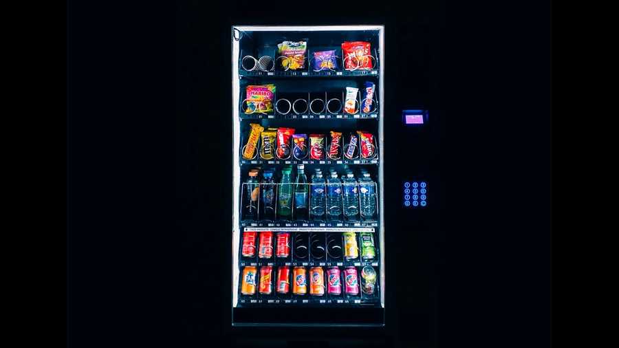 Dlaczego warto zainwestować w maszyny vendingowe?